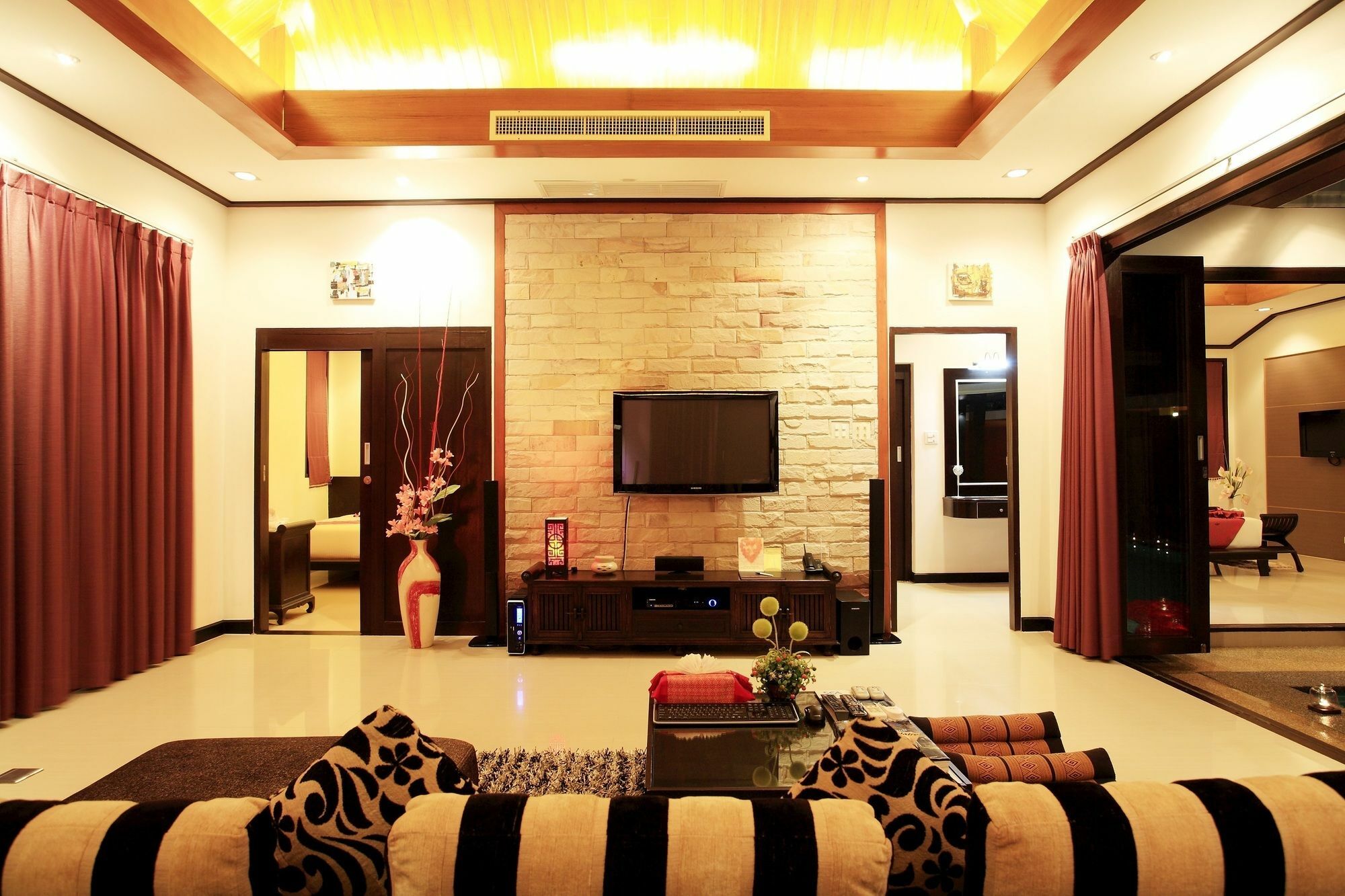 The Iris Pool Villa Rawai Exterior foto